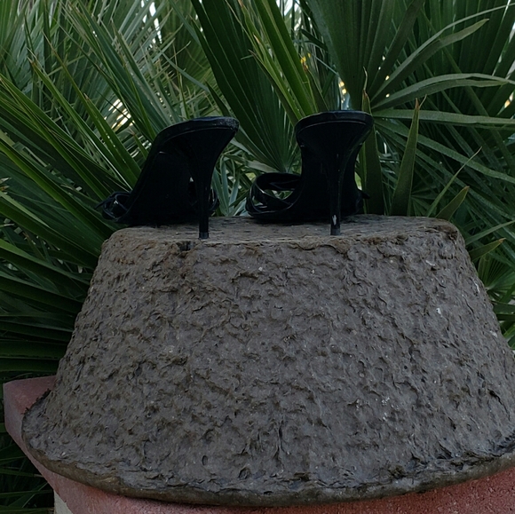 Authentic BURBERRY Heels - Picture 5 of 5